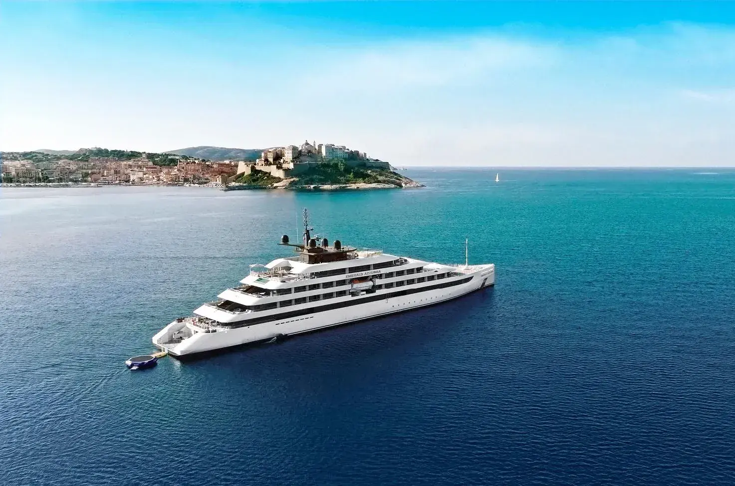 Emerald Azzurra yacht sailing past France