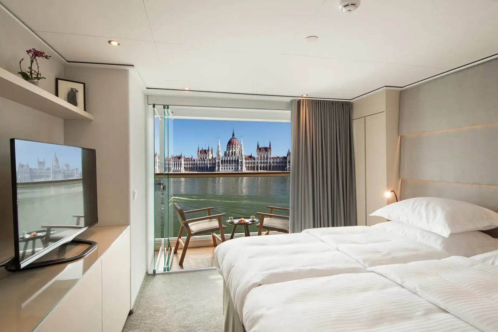 Emerald Destiny river cruise ship stateroom