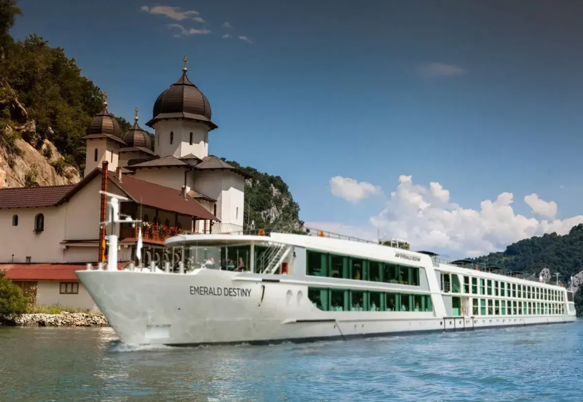 Emerald Destiny river cruise ship