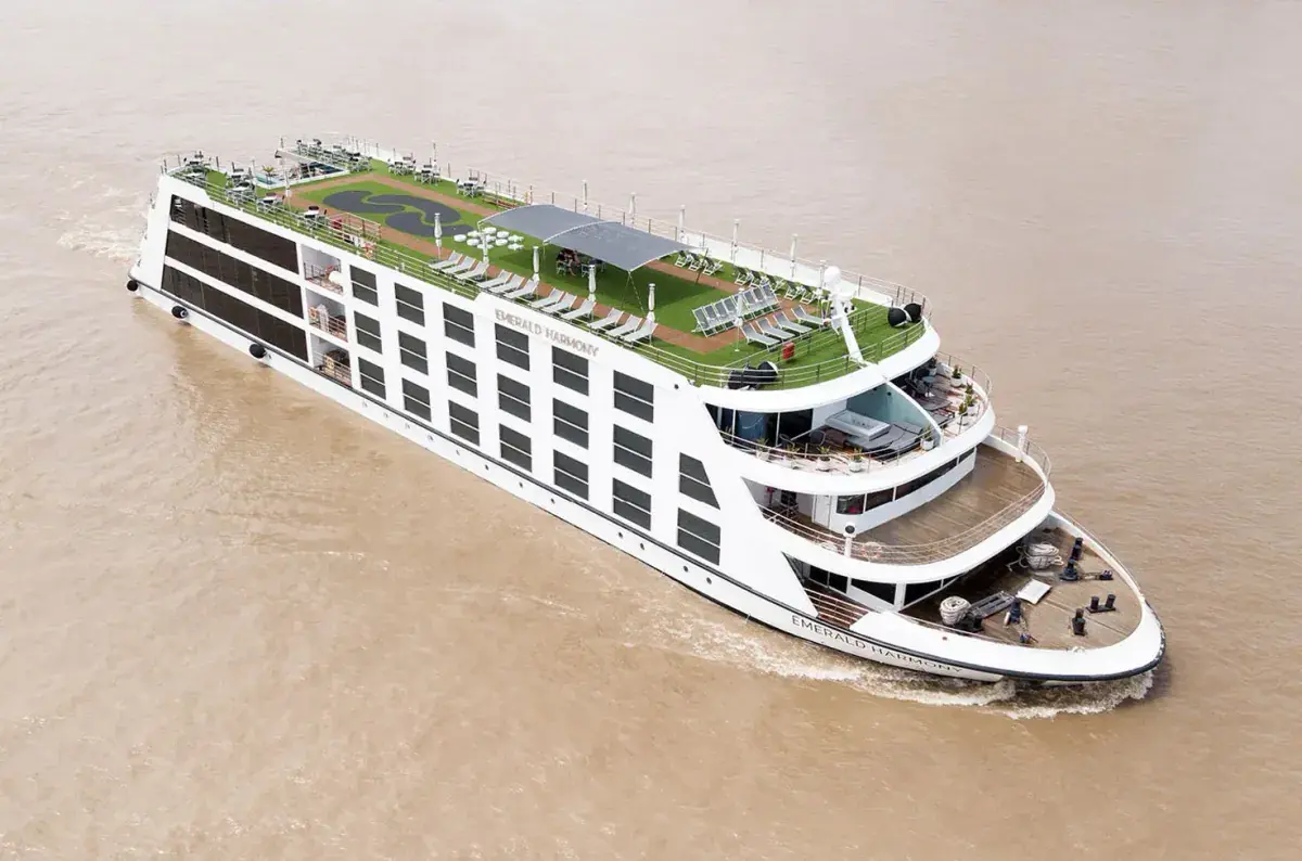 Emerald Harmony river cruise ship