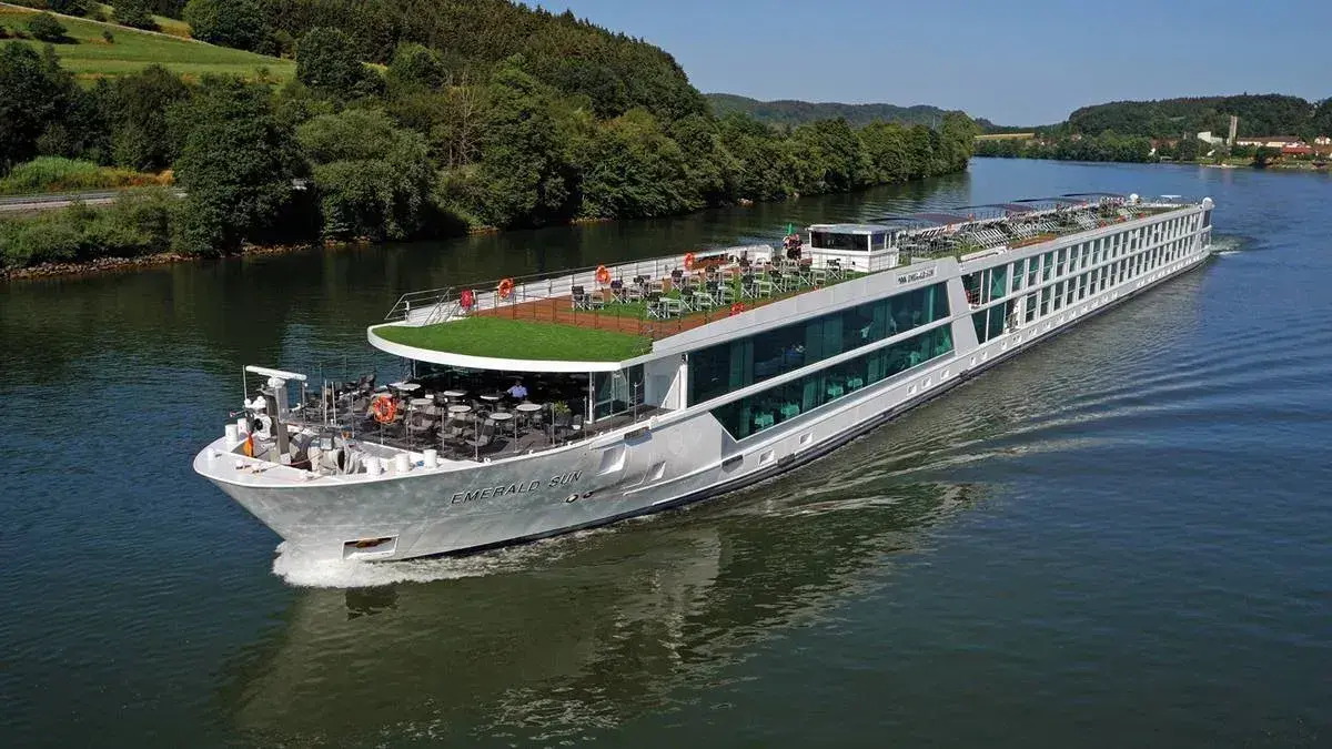 Emerald Sun Star-Ship