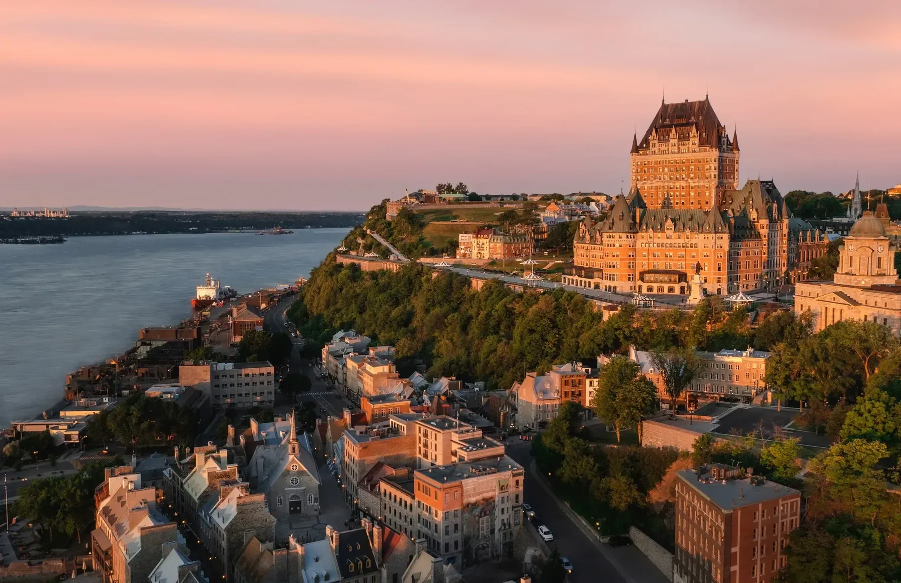 Fairmont Le Château Frontenac in golden hour