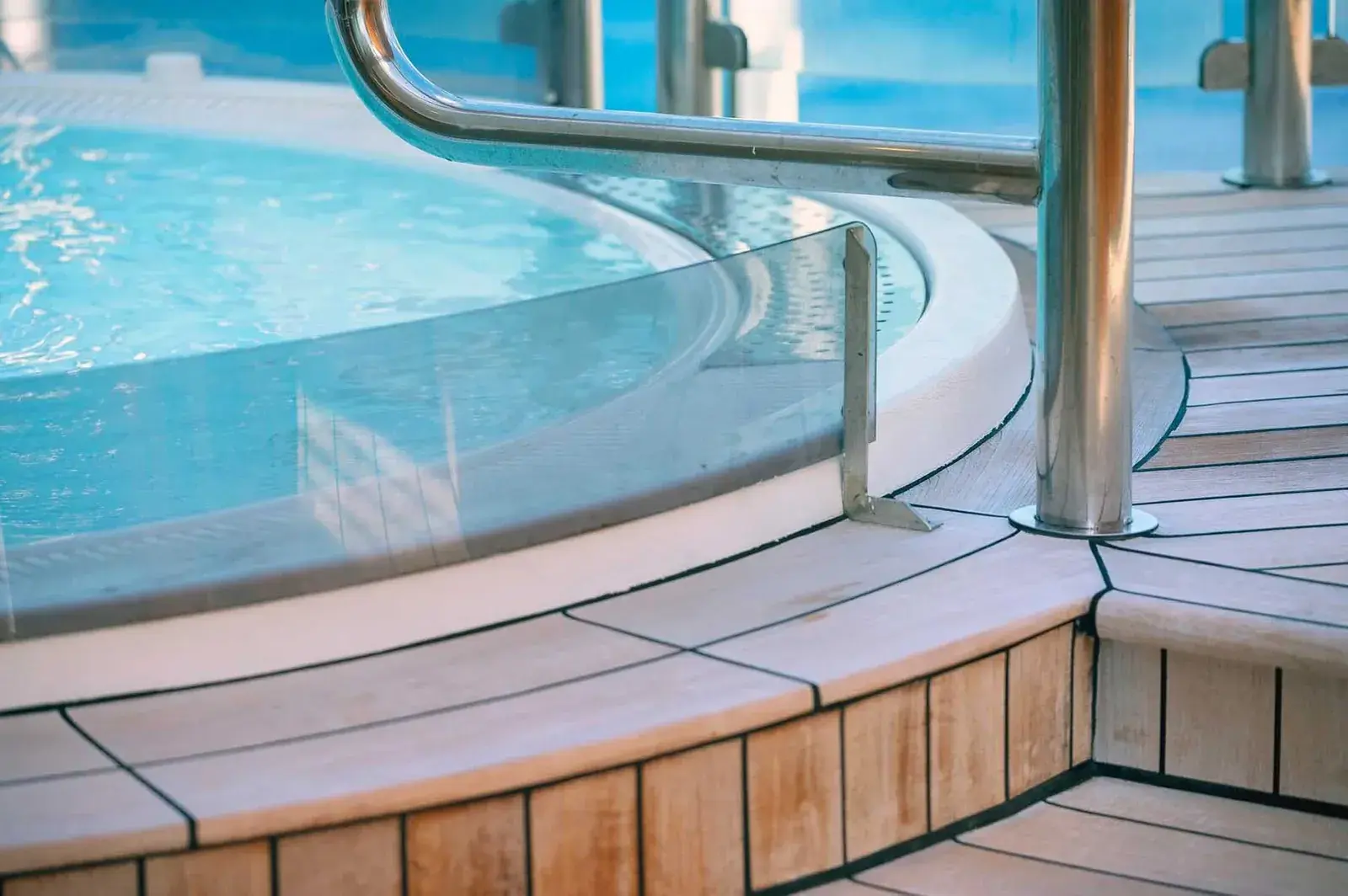 HX expeditions ms fram hot tub
