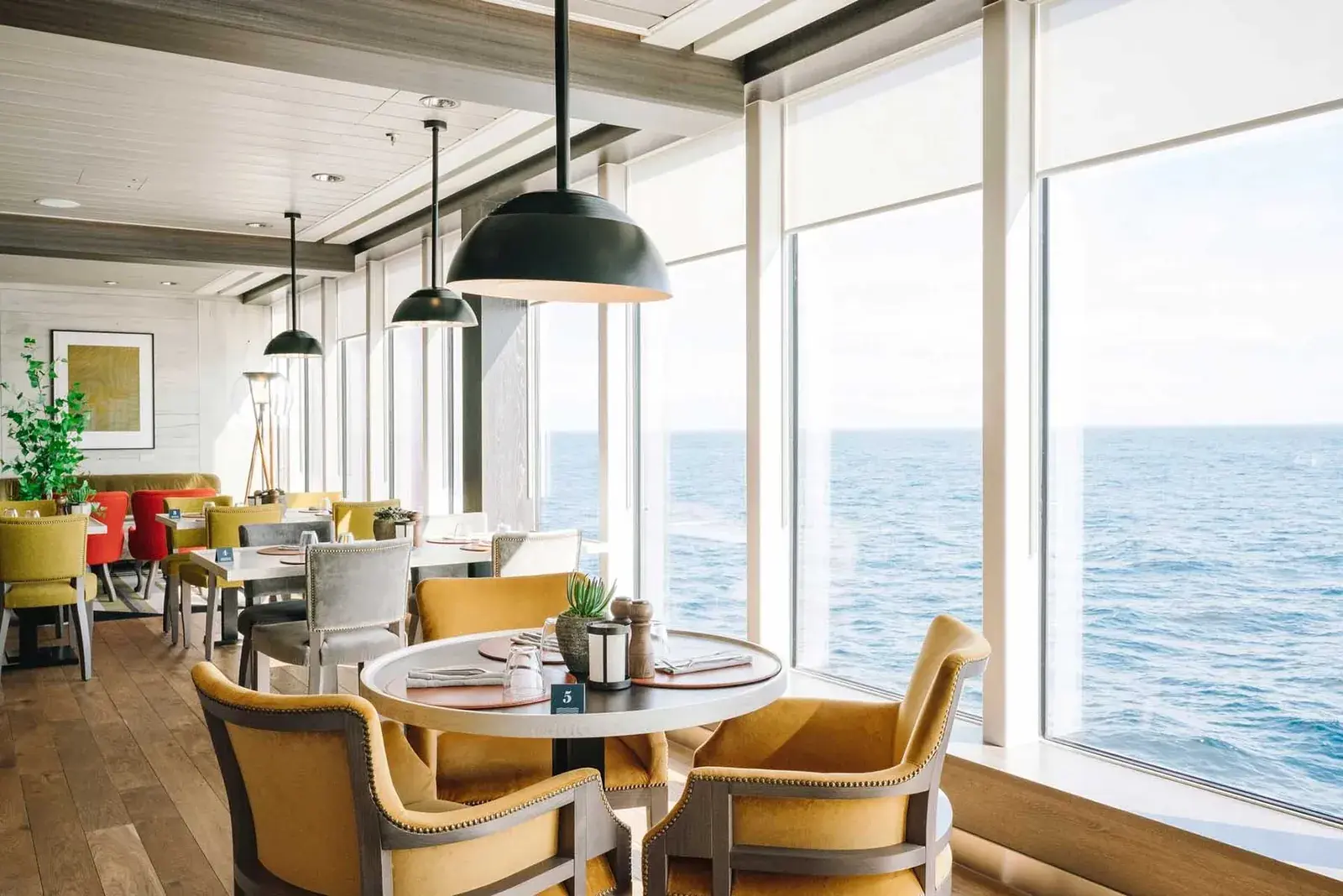 HX ms fridtjof nansen restaurant fredheim
