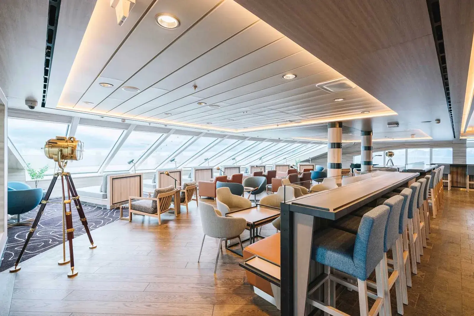 The Explorer Lounge and bar aboard MS Fridtjof Nansen