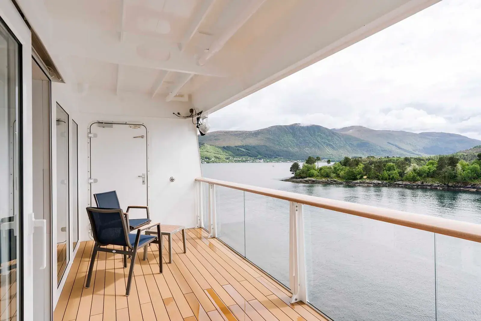 HX ms fridtjof nansen veranda