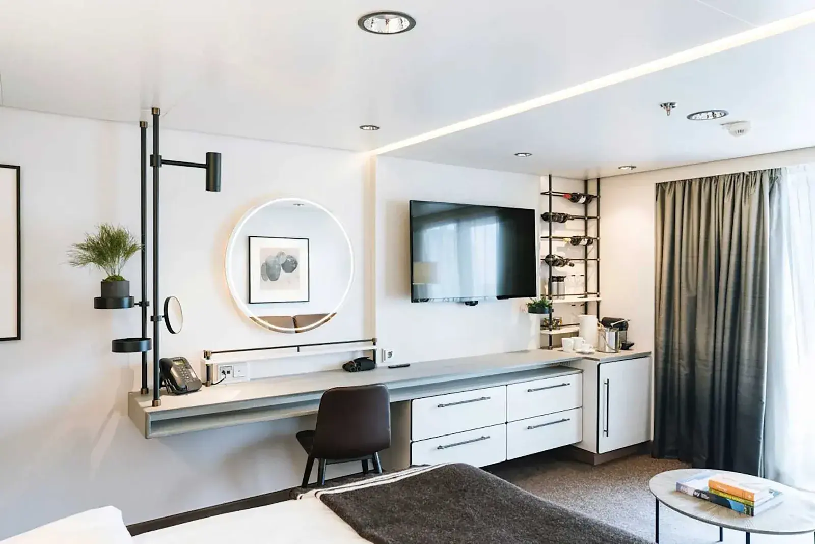 HX ms fridtjof nansen me suite with balcony