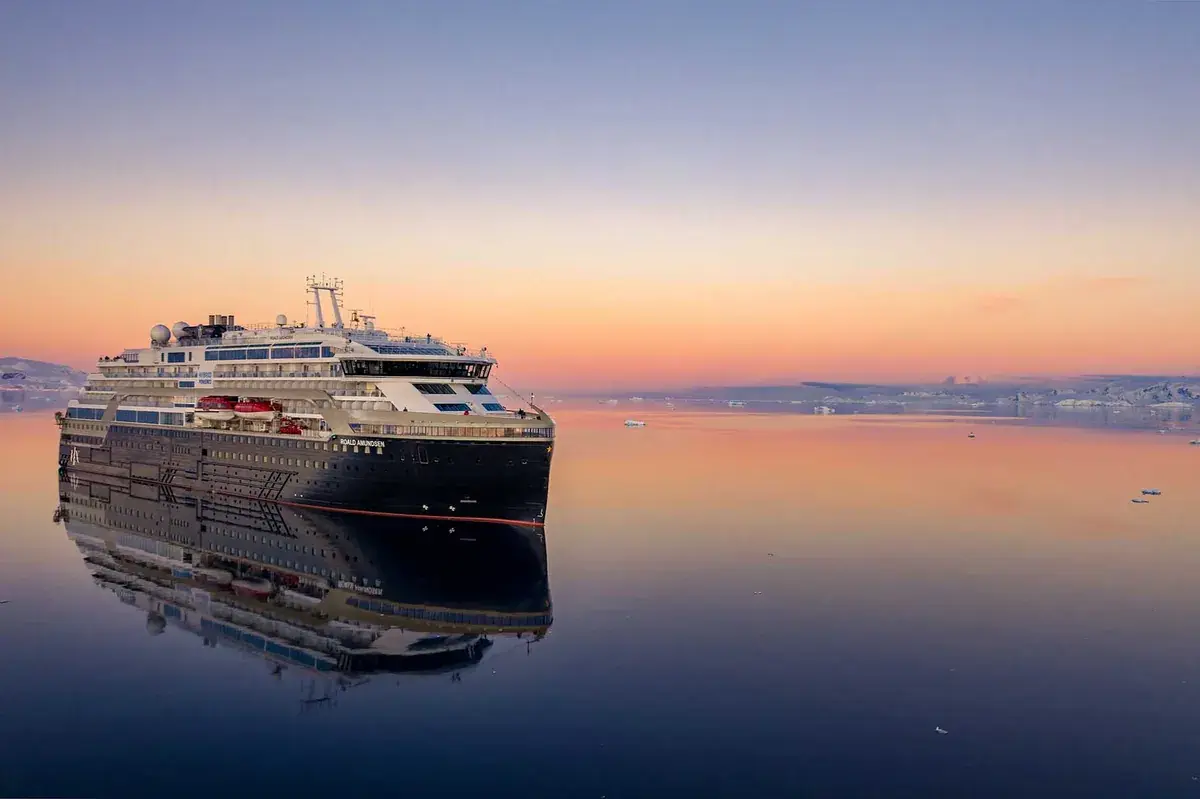 HX expeditions ms roald amundsen in antarctica