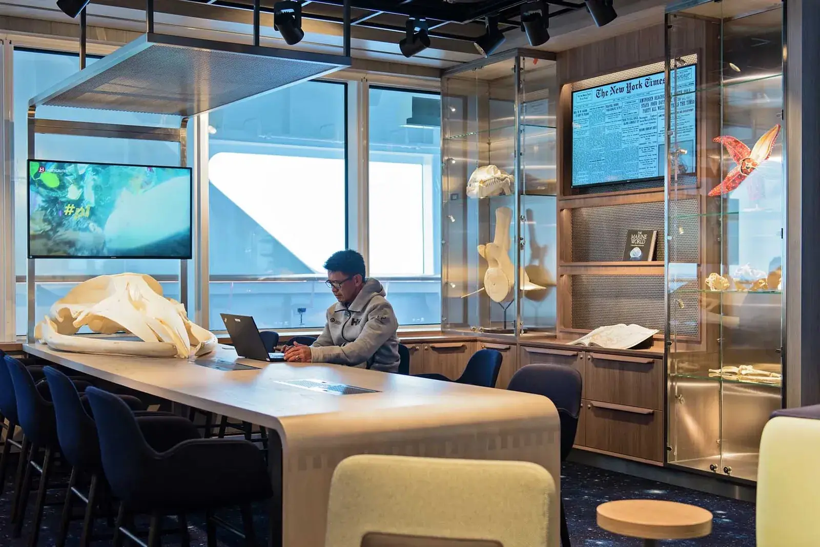HX expeditions ms roald amundsen science center