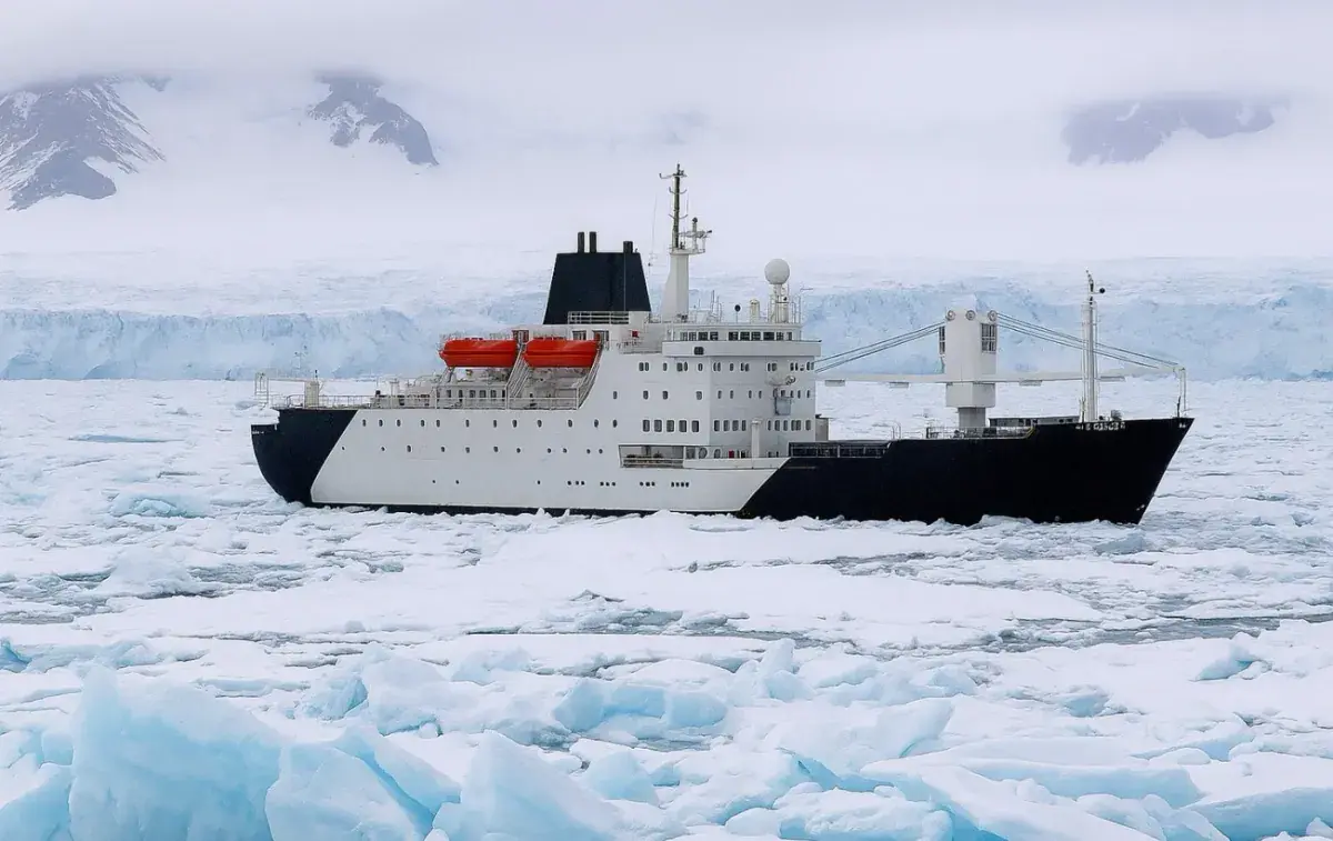 RMS St. Helena exterior at sea