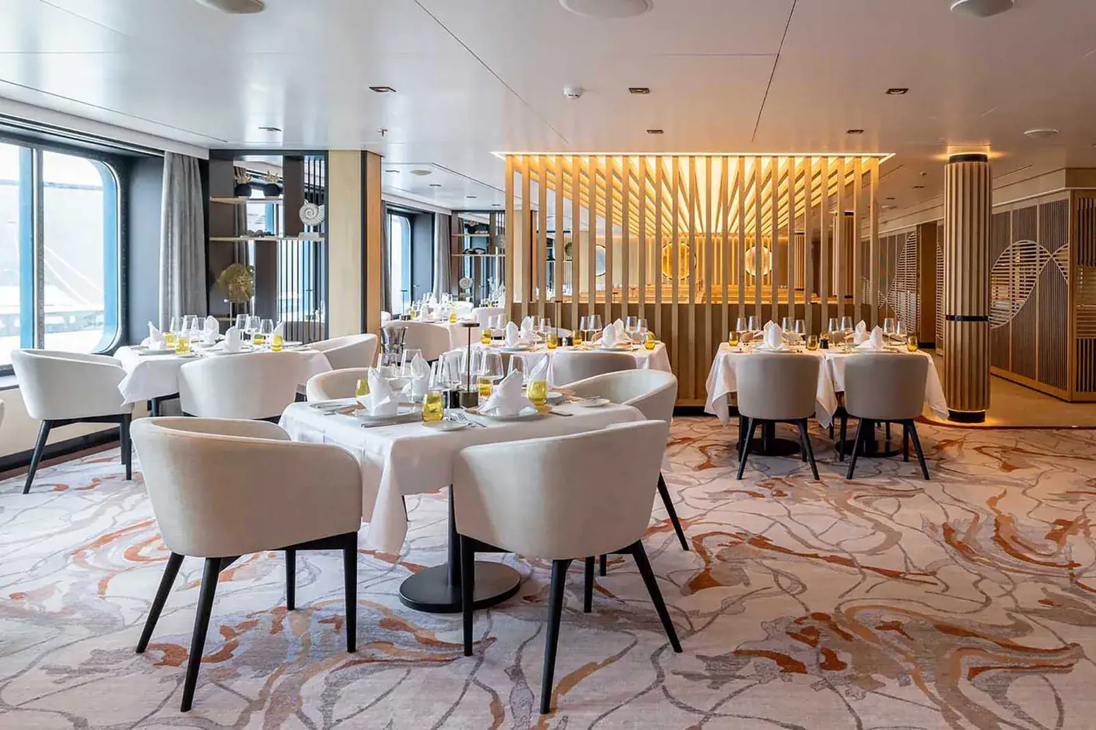 Swan Hellenic SH Diana Swan Restaurant dining room