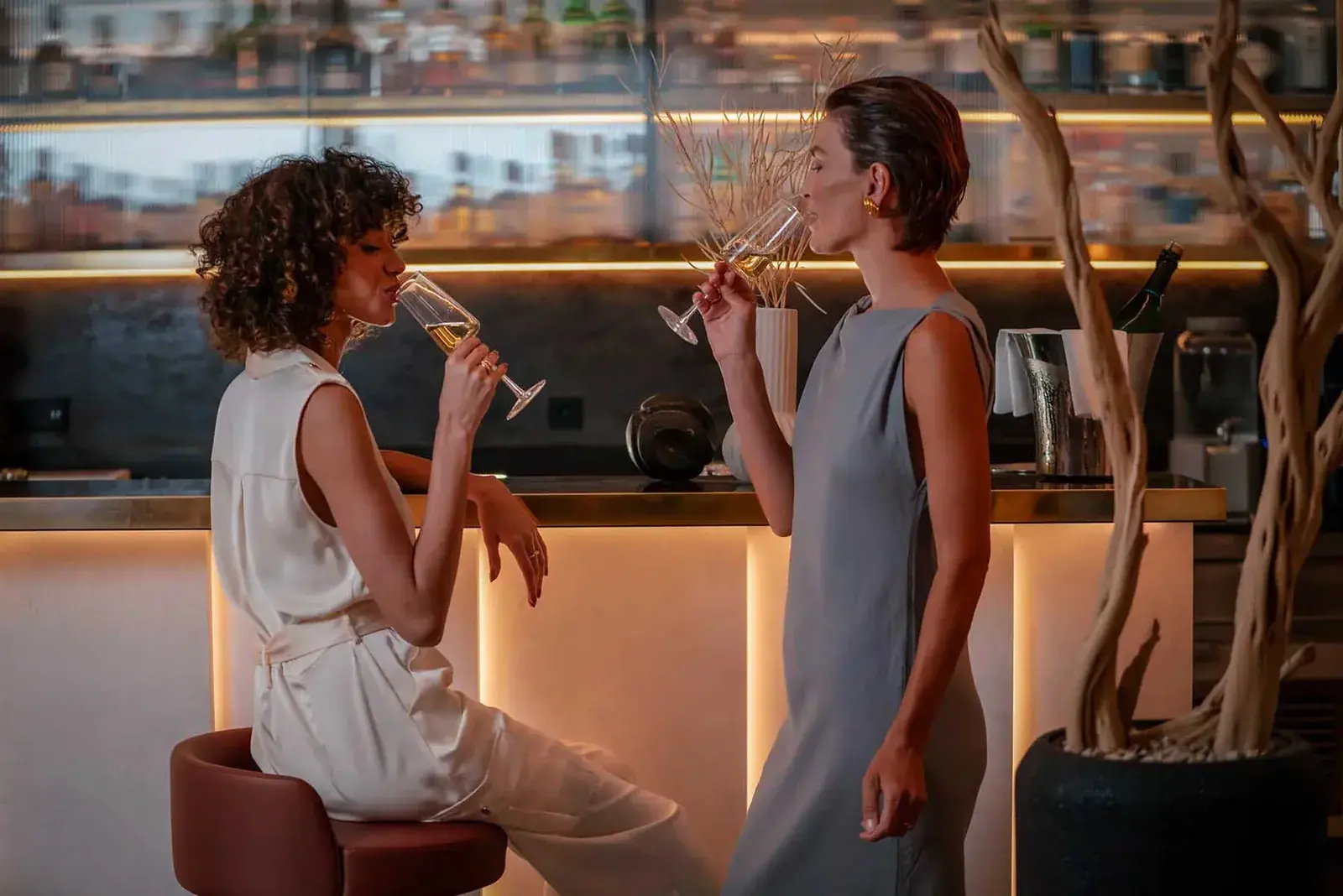 Cocktails at the bar on Swan Hellenic SH Diana