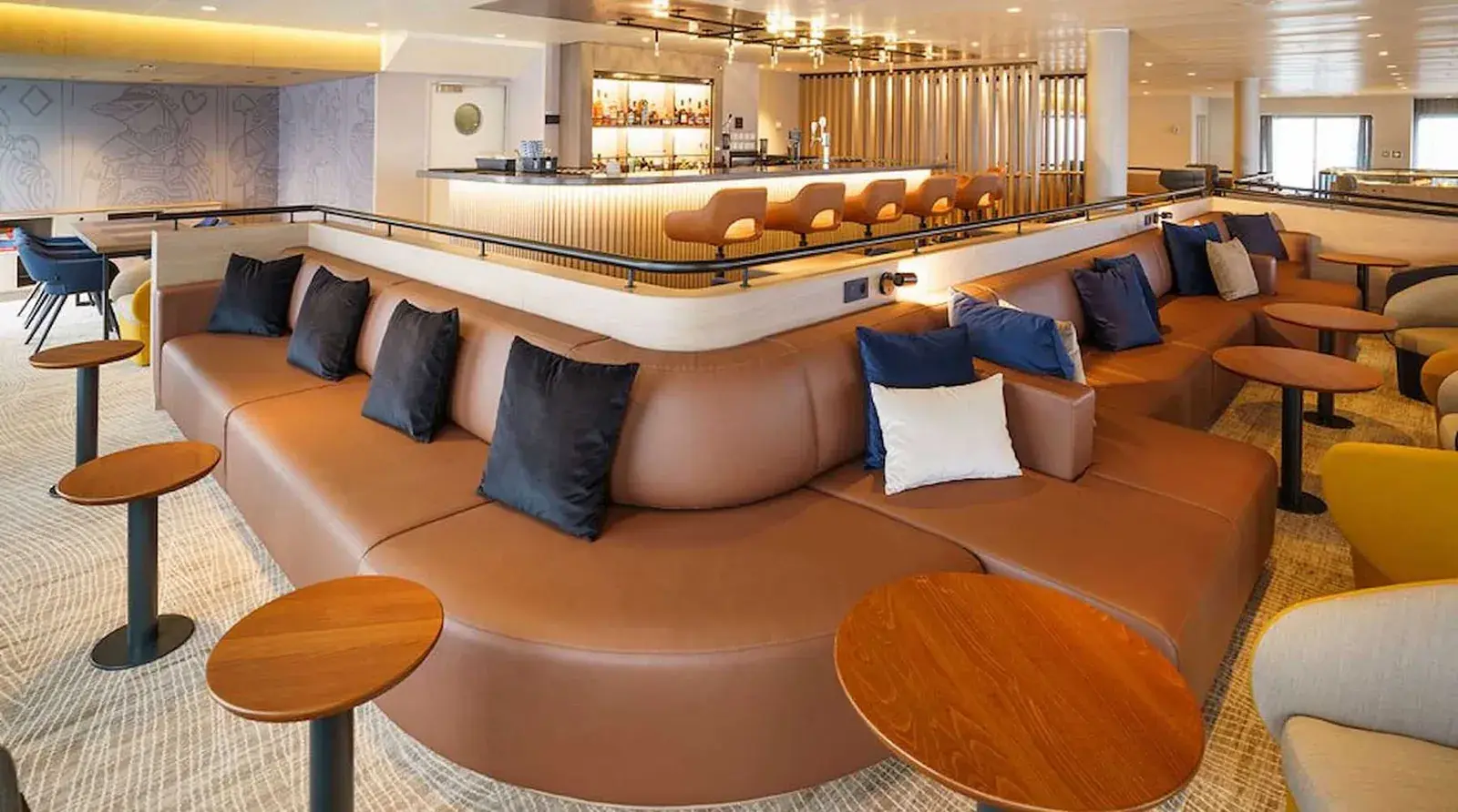 Ultramarine panorama lounge with polar views