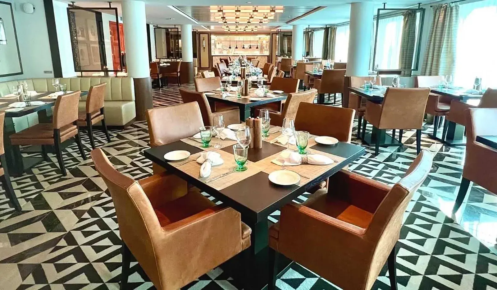 Viking Octantis Manfredi's specialty restaurant interior