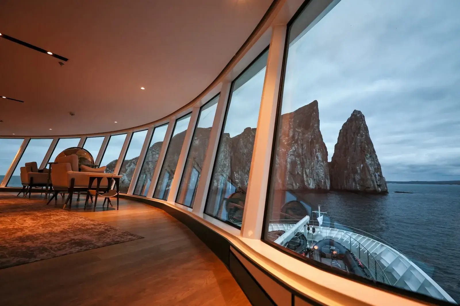 Silversea cruise ship observation lounge