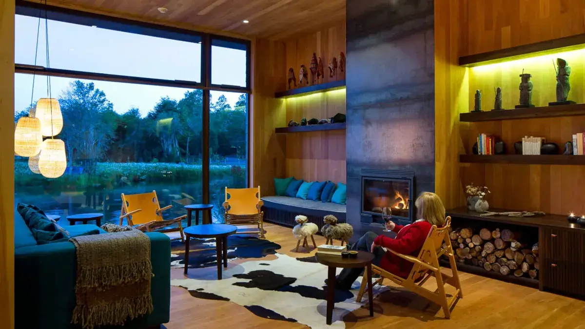 &Beyond Vira Vira Lodge library