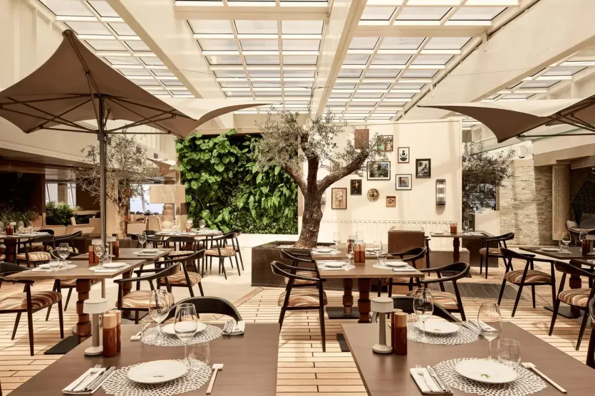 Crystal Serenity: Beefbar