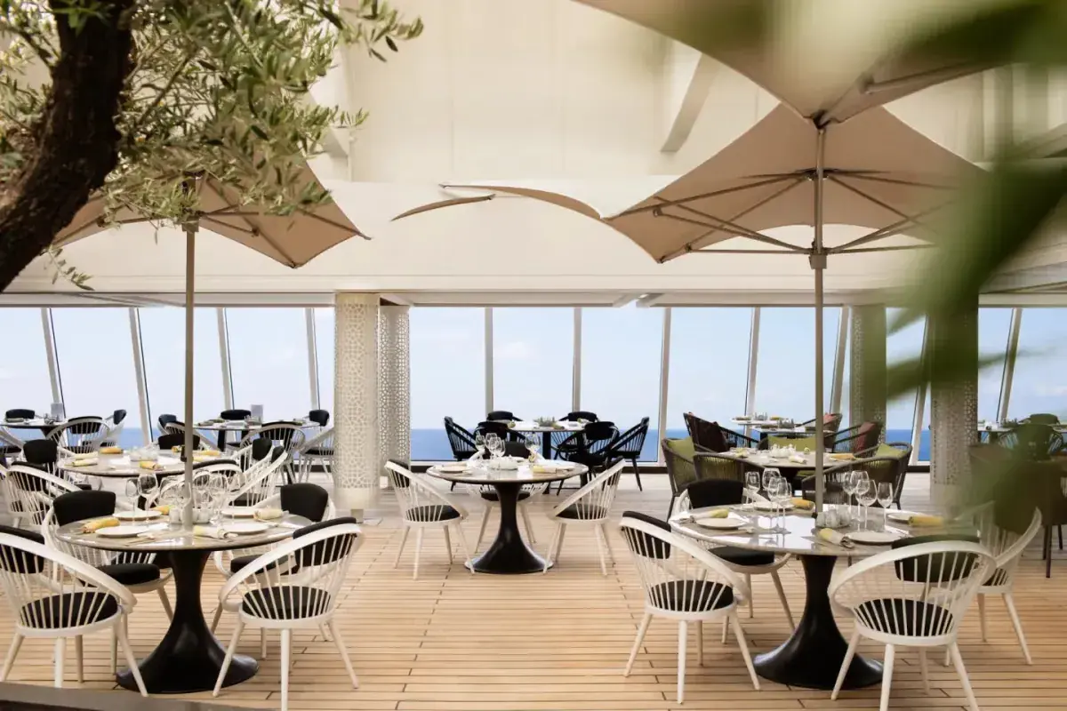 Crystal Serenity: Tastes Kitchen & Bar