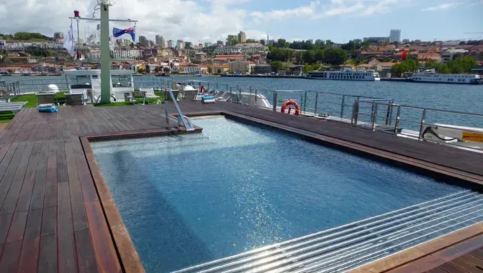 Emerald Radiance sun deck pool
