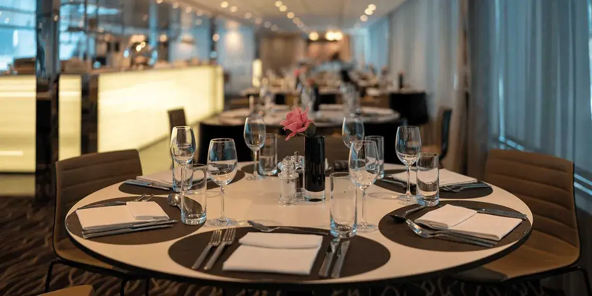 Reflections Restaurant on Emerald Star-Ships
