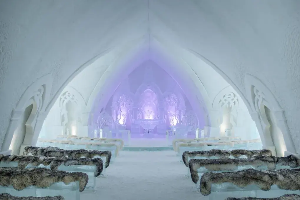 Hotel de Glace: Ice Chapel
