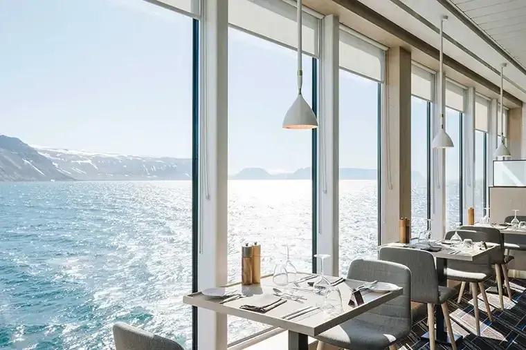 MS Fridtjof Nansen: Restaurant Aune