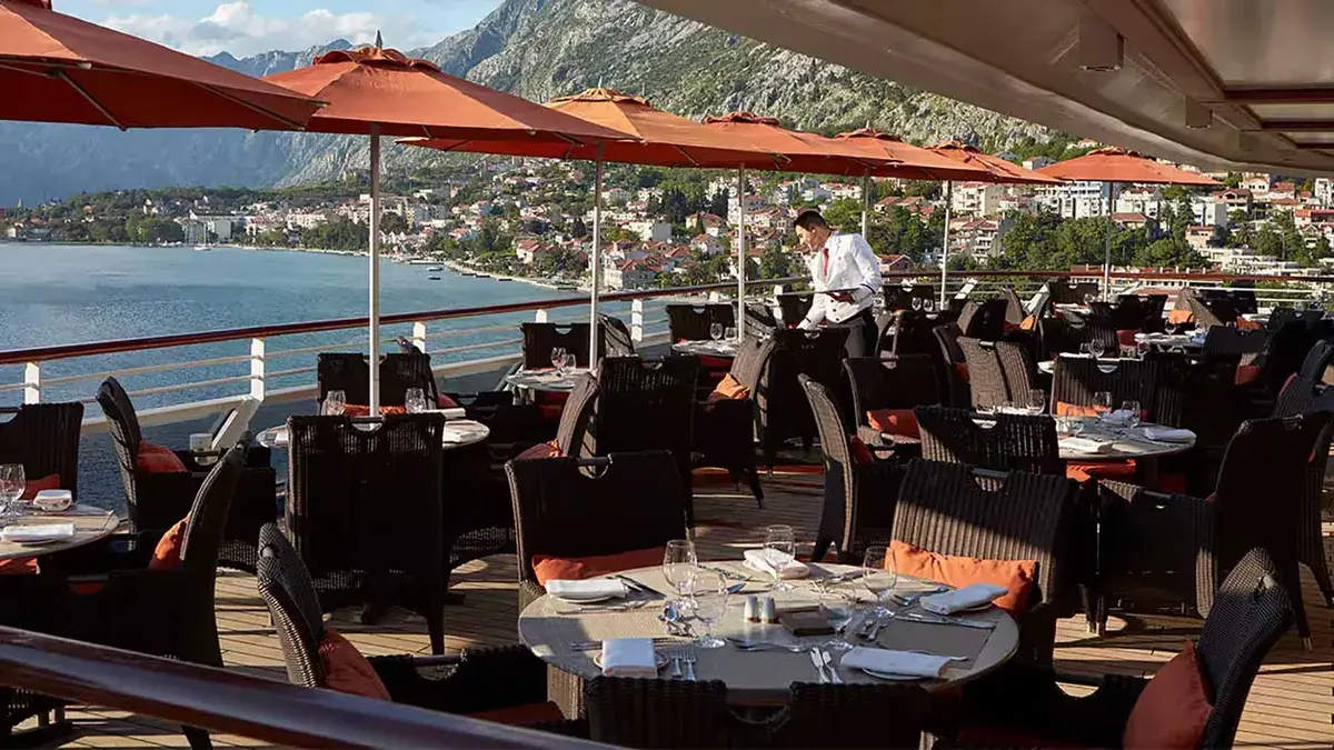 Oceania Insignia outdoor terrace dining deck