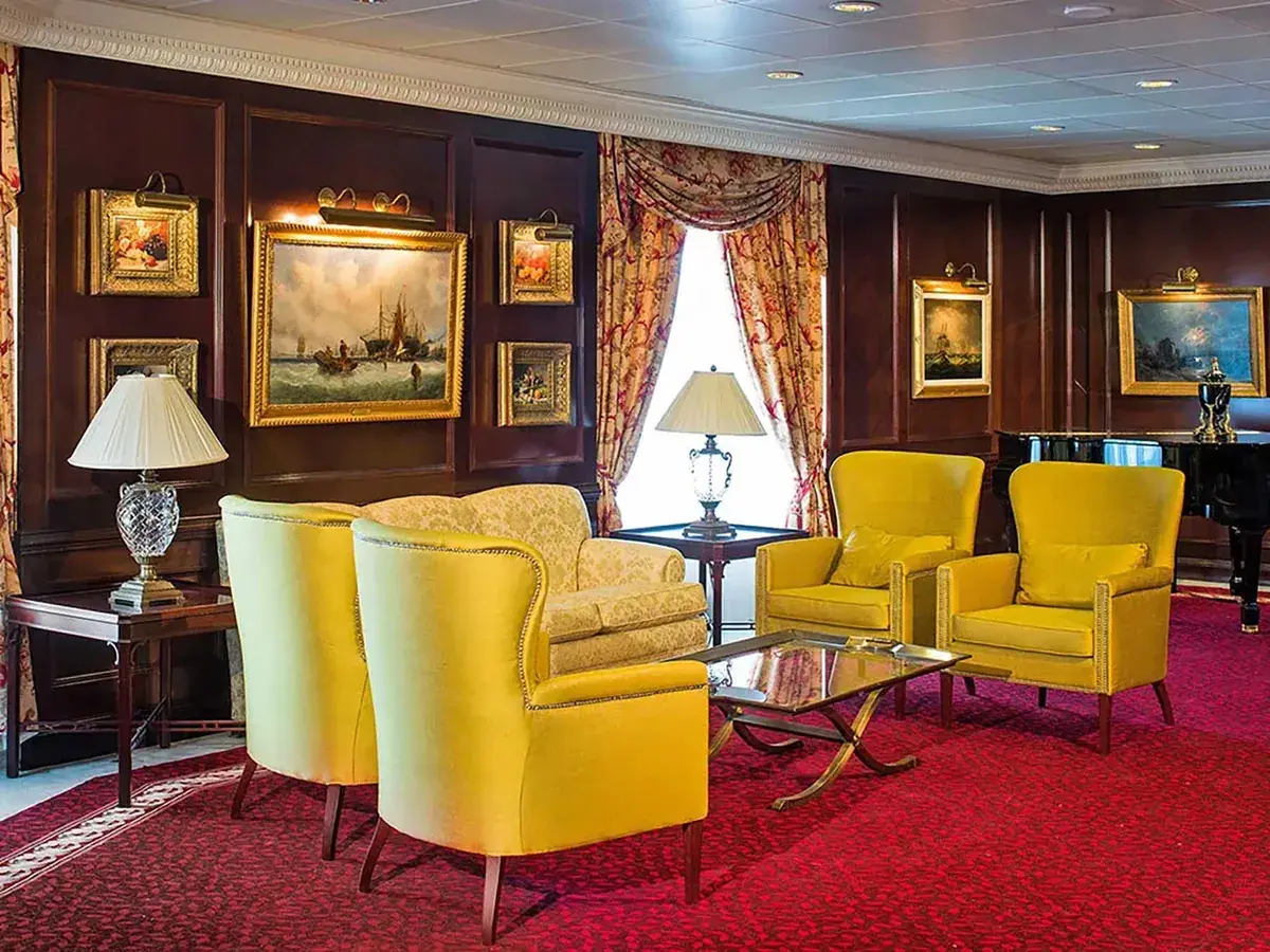 Oceania Insignia Upper Hall lounge