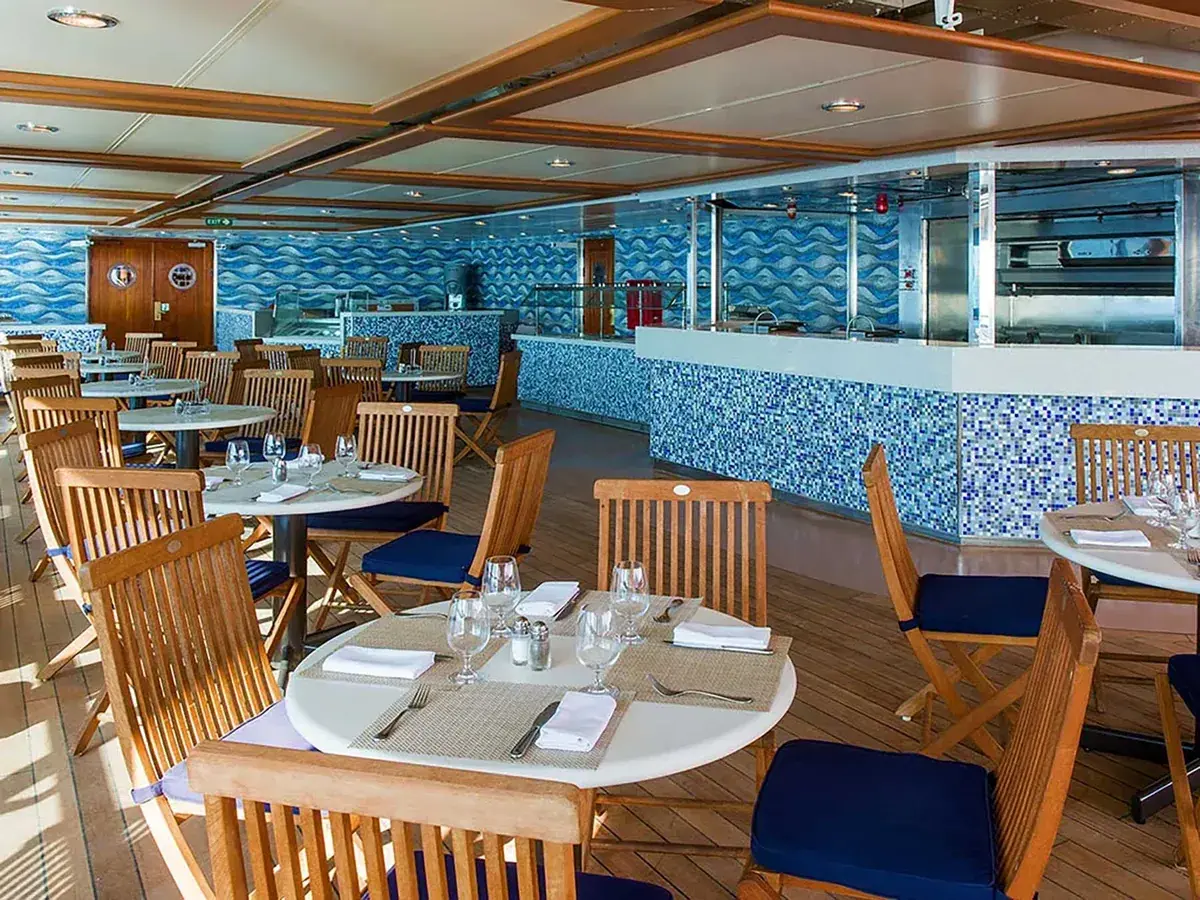 Oceania Insignia Waves café on Deck 9
