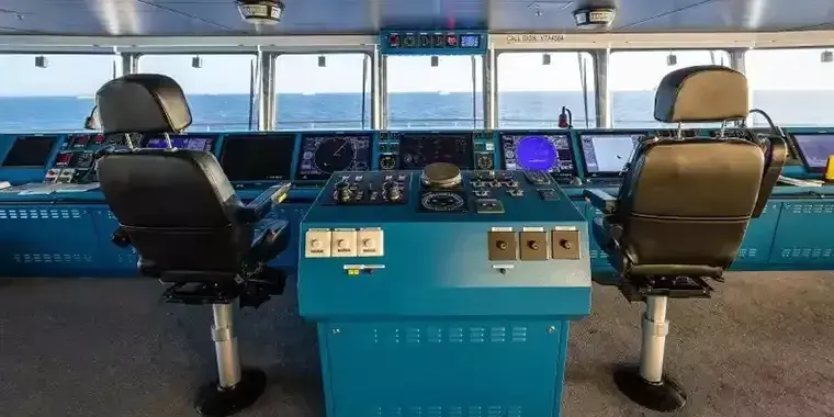 Ultramarine bridge open to guests with polar navigation team