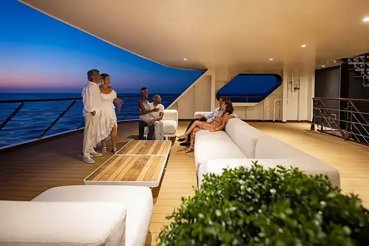 World Navigator: Zephyr Lounge