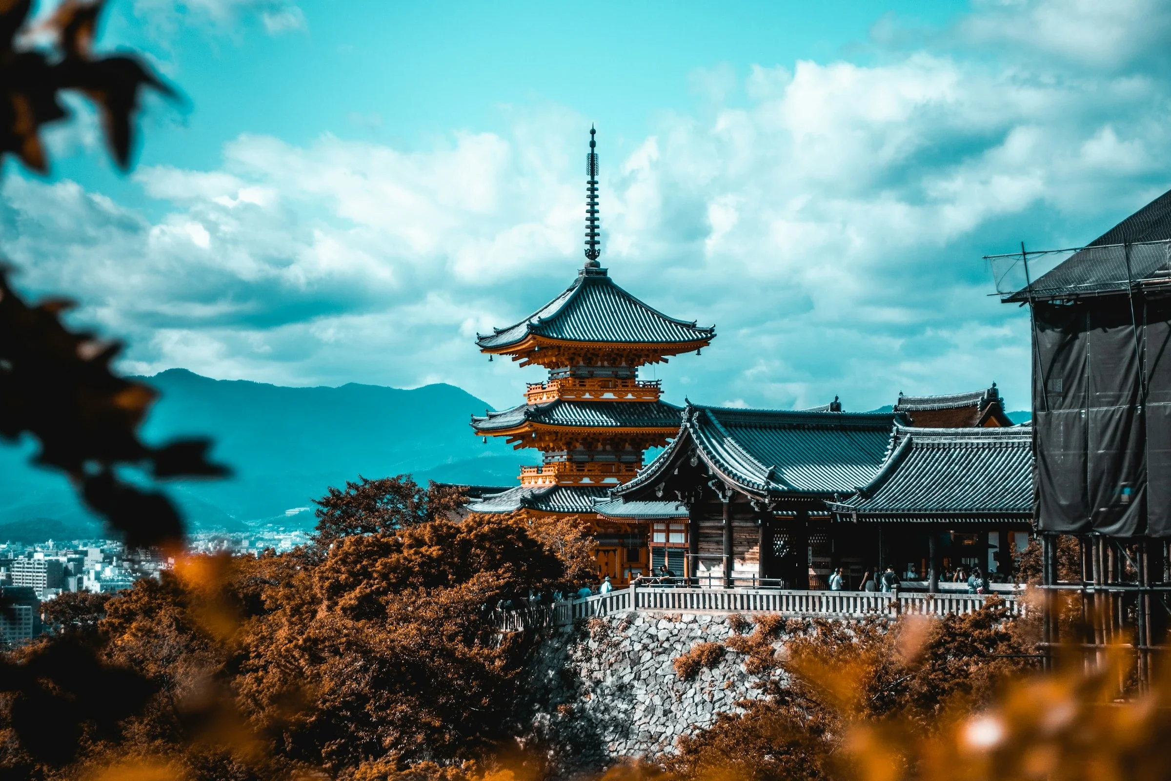 The pagoda of Kiyomizu-dera above Kyoto
