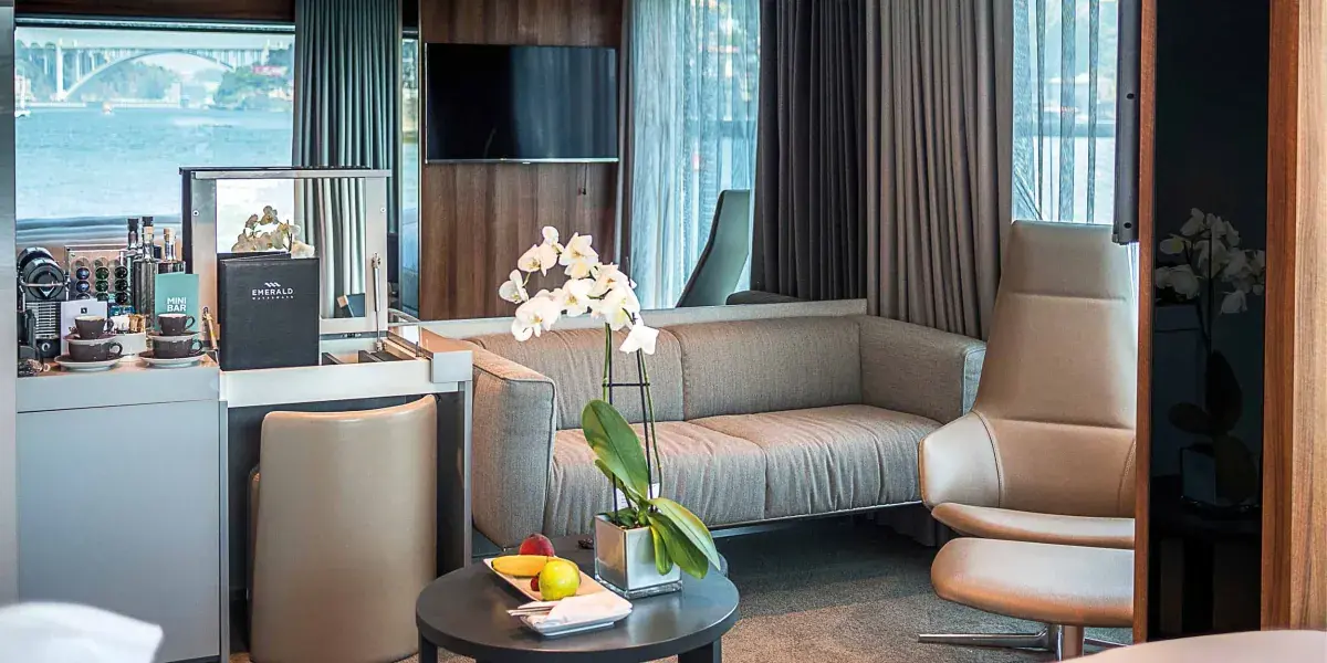 Emerald Star-Ships: Emerald Riverview Suite