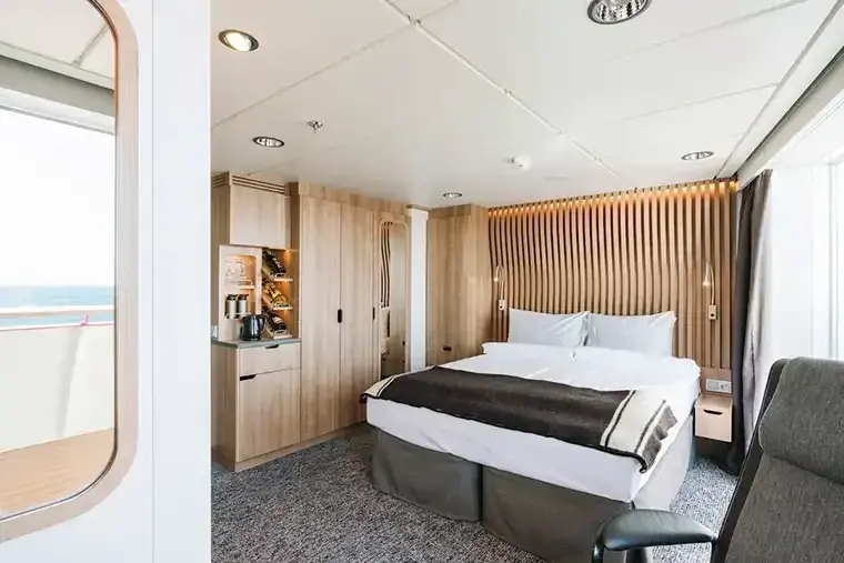 MS Fridtjof Nansen: XTD Outside Cabin with Balcony