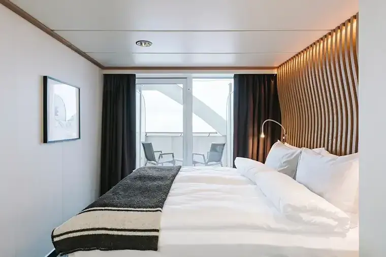 MS Fridtjof Nansen: XTJ Outside Cabin with Balcony