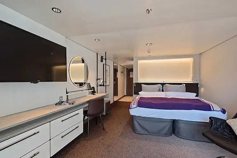 MS Roald Amundsen: ME Expedition Suite