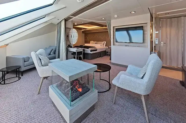 MS Roald Amundsen: MF Expedition Corner Suite