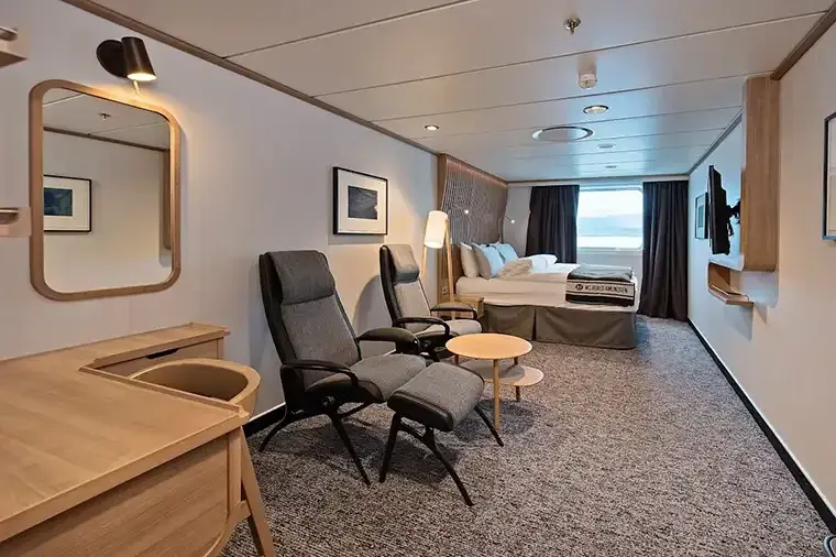 MS Roald Amundsen: TT Outside Cabin