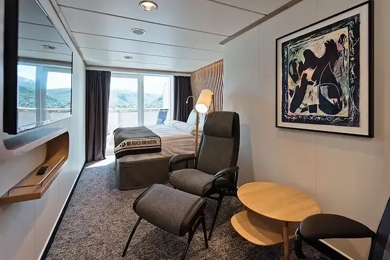 MS Roald Amundsen: XT Outside Cabin with Balcony