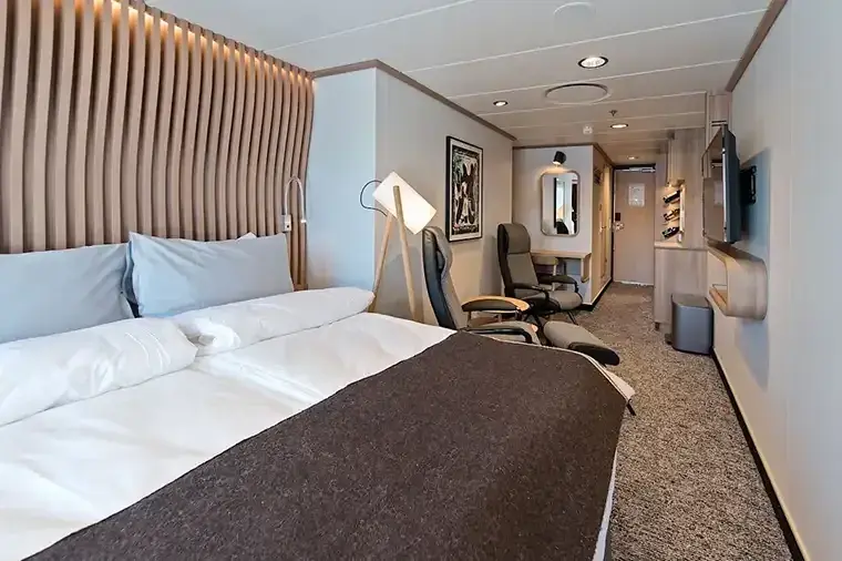 MS Roald Amundsen: XTJ Outside Cabin with Balcony