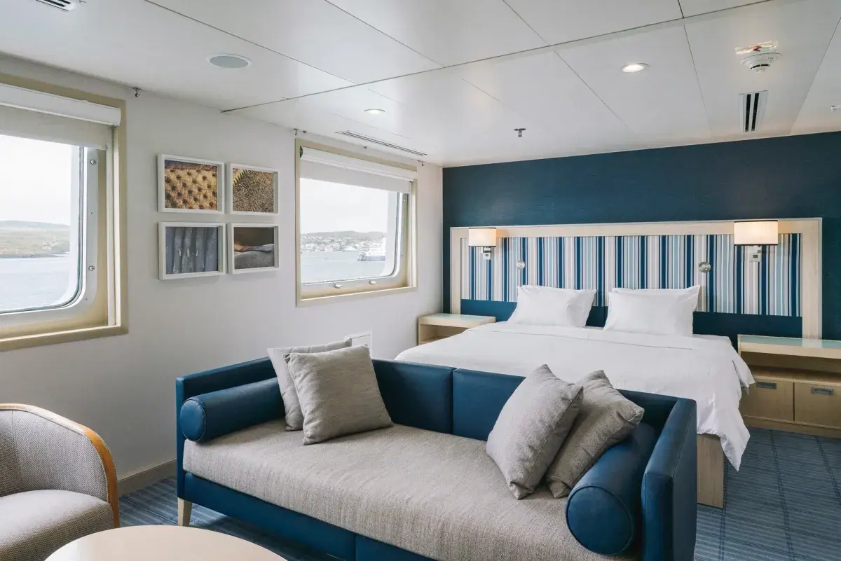 MS Santa Cruz II: Darwin Suites