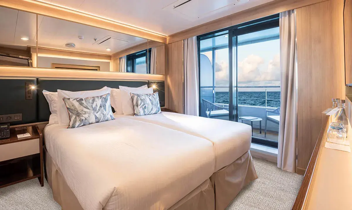 World Voyager: Deluxe Veranda Suite