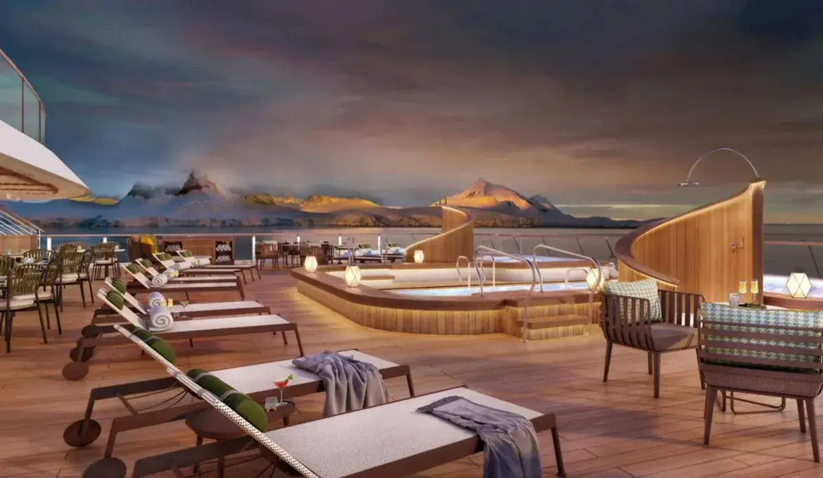 Seabourn Venture/Pursuit pool deck