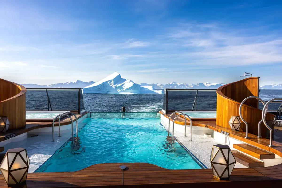 Seabourn Venture/Pursuit pool