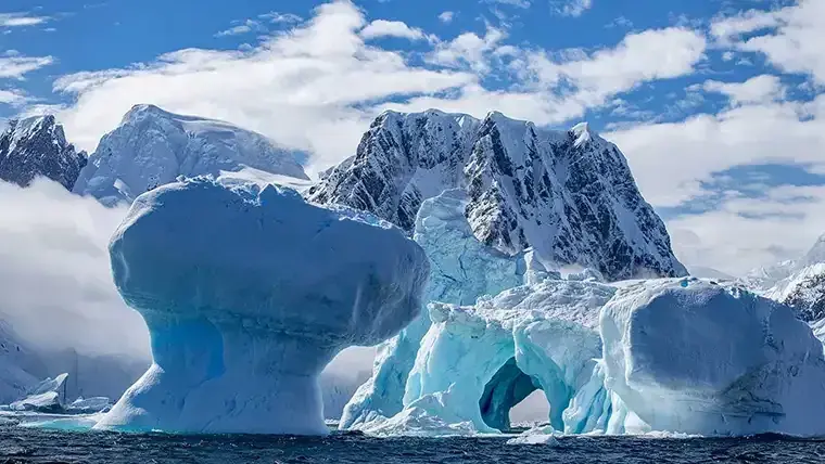 Iceberg structures in Antarctica