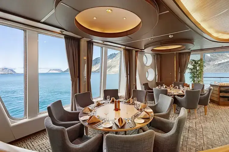 HX MS Fram restaurant interior