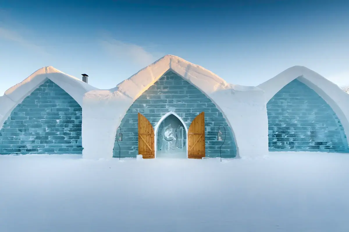 The ice-brick façade and lantern-lit entrance of the Hôtel de Glace near Québec City
