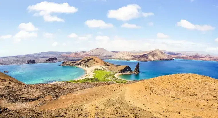 Pinnacle Rock Bartolomé Galápagos aeria