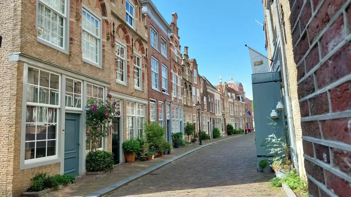 Dordrecht historic harbor houses