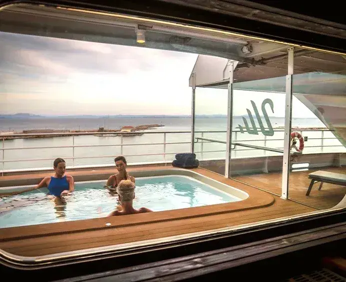Jacuzzi on the HS Minerva cruise ship